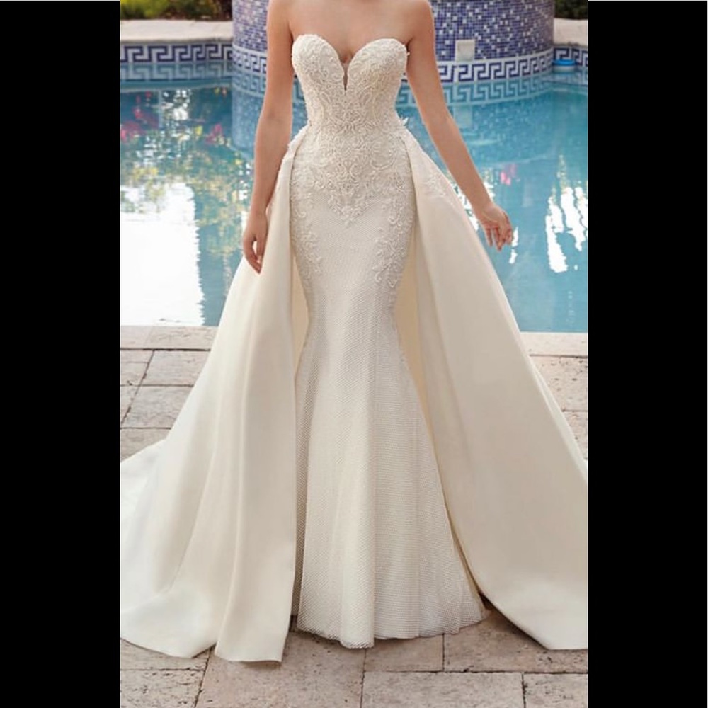 Wedding dress